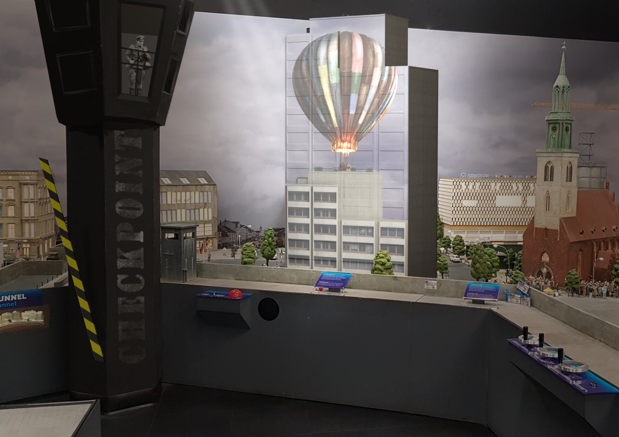 EscapeHouseStyleFrame